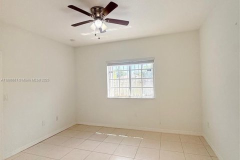 Villa ou maison à louer à Miami, Floride: 3 chambres, 109.81 m2 № 1941195 - photo 15
