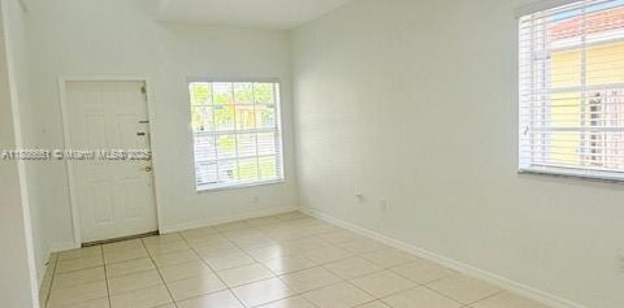 Villa ou maison à Miami, Floride 3 chambres, 109.81 m2 № 1941195