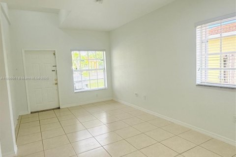 Villa ou maison à louer à Miami, Floride: 3 chambres, 109.81 m2 № 1941195 - photo 10