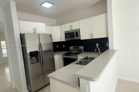 Villa ou maison à louer à Miami, Floride: 3 chambres, 109.81 m2 № 1941195 - photo 17