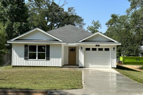 House in Crestview, Florida 3 bedrooms, 128.02 sq.m. № 561606 - photo 1