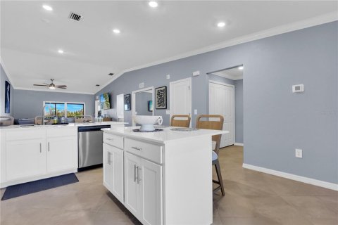 Condo in Punta Gorda, Florida, 2 bedrooms № 2212609 - photo 12
