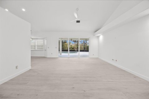 Casa en venta en Palm City, Florida, 4 dormitorios, 238.39 m2 № 2078298 - foto 10