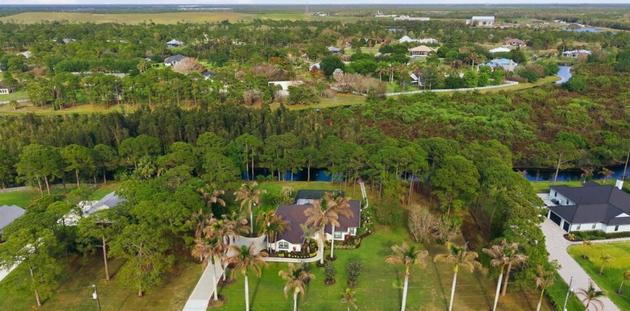 Casa en Palm City, Florida 4 dormitorios, 238.39 m2 № 2078298