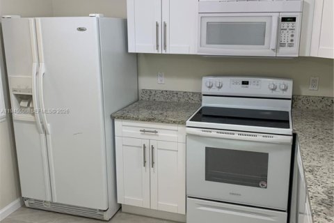 Снять в аренду кондоминиум в Бока-Ратон, Флорида 2 спальни, 90.95м2, № 2001988 - фото 6