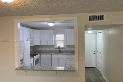 Снять в аренду кондоминиум в Бока-Ратон, Флорида 2 спальни, 90.95м2, № 2001988 - фото 3