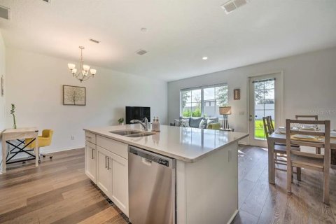 Adosado en venta en Davenport, Florida, 3 dormitorios, 201.97 m2 № 2211317 - foto 3