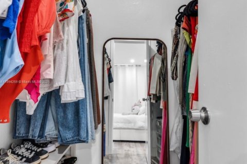 Condo in Miami, Florida, 2 bedrooms  № 1954059 - photo 16