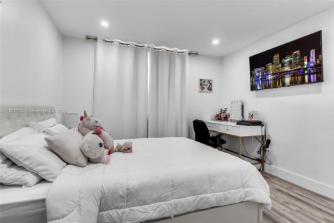 Condo in Miami, Florida, 2 bedrooms  № 1954059 - photo 15