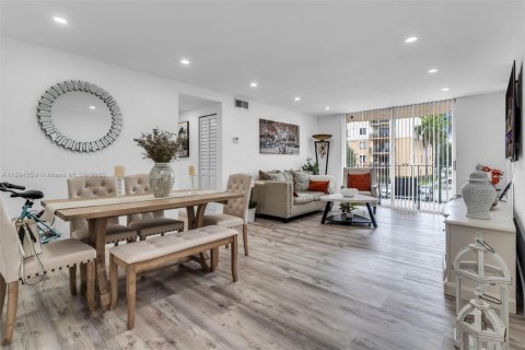Condo in Miami, Florida, 2 bedrooms  № 1954059 - photo 3