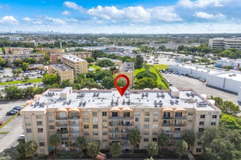 Condo in Miami, Florida, 2 bedrooms  № 1954059 - photo 25