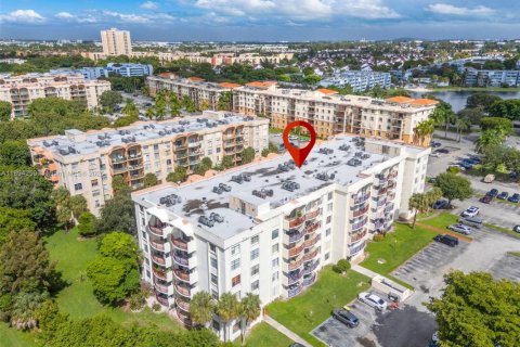 Condo in Miami, Florida, 2 bedrooms  № 1954059 - photo 27