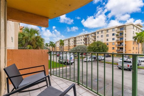 Condo in Miami, Florida, 2 bedrooms  № 1954059 - photo 18