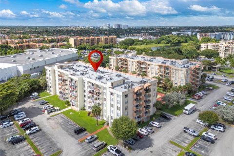 Condo in Miami, Florida, 2 bedrooms  № 1954059 - photo 21