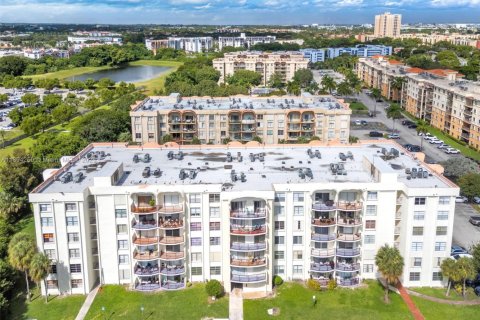 Condo in Miami, Florida, 2 bedrooms  № 1954059 - photo 28