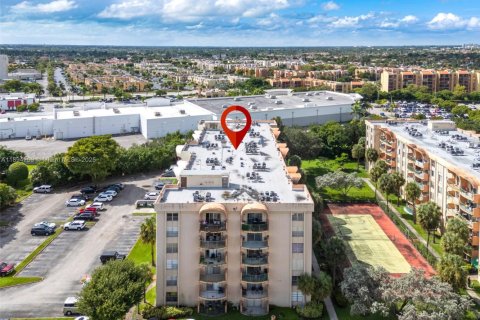 Condo in Miami, Florida, 2 bedrooms  № 1954059 - photo 22