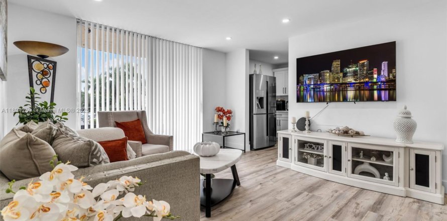 Condo in Miami, Florida, 2 bedrooms  № 1954059