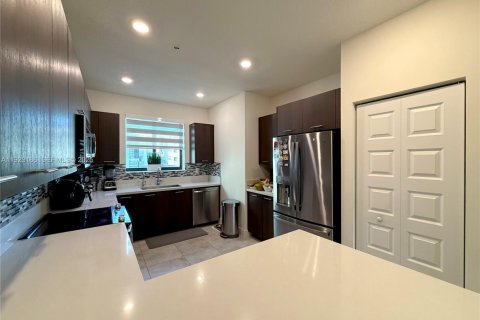 Townhouse in URBANA in Doral, Florida 3 bedrooms, 259.1 sq.m. № 1989808 - photo 19