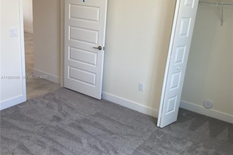 Townhouse in URBANA in Doral, Florida 3 bedrooms, 259.1 sq.m. № 1989808 - photo 24