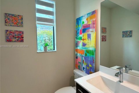 Townhouse in URBANA in Doral, Florida 3 bedrooms, 259.1 sq.m. № 1989808 - photo 12