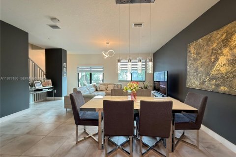 Townhouse in URBANA in Doral, Florida 3 bedrooms, 259.1 sq.m. № 1989808 - photo 20