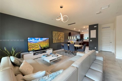 Townhouse in URBANA in Doral, Florida 3 bedrooms, 259.1 sq.m. № 1989808 - photo 16