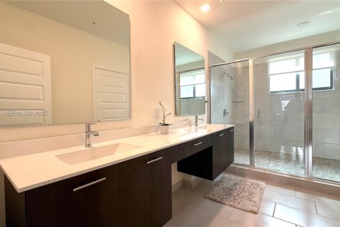 Townhouse in URBANA in Doral, Florida 3 bedrooms, 259.1 sq.m. № 1989808 - photo 7