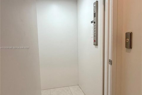 Townhouse in URBANA in Doral, Florida 3 bedrooms, 259.1 sq.m. № 1989808 - photo 14