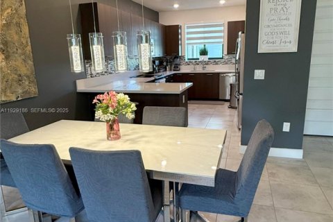 Townhouse in URBANA in Doral, Florida 3 bedrooms, 259.1 sq.m. № 1989808 - photo 17