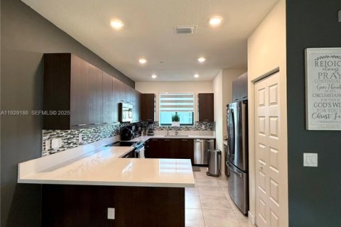 Townhouse in URBANA in Doral, Florida 3 bedrooms, 259.1 sq.m. № 1989808 - photo 18
