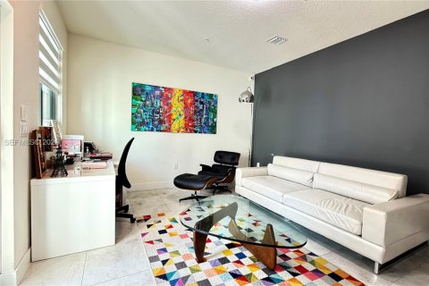 Townhouse in URBANA in Doral, Florida 3 bedrooms, 259.1 sq.m. № 1989808 - photo 10