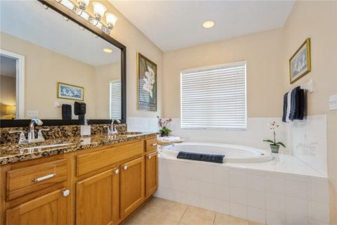 Townhouse in Lakewood Ranch, Florida 2 bedrooms, 157.1 sq.m. № 1852965 - photo 27