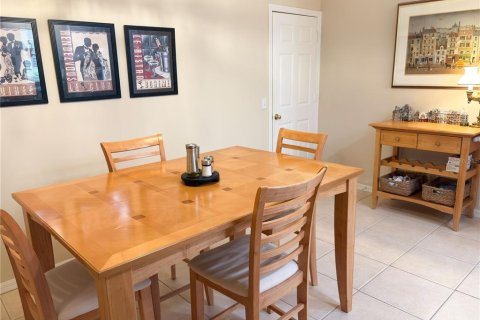 Townhouse in Lakewood Ranch, Florida 2 bedrooms, 157.1 sq.m. № 1852965 - photo 6