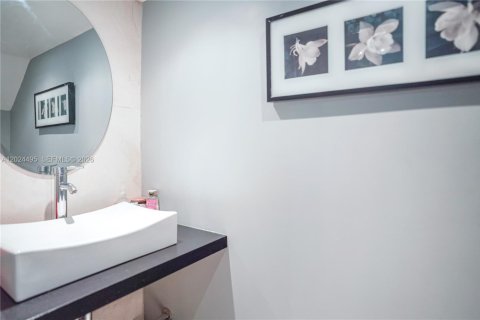 Copropriété à louer à Hialeah, Floride: 1 chambre, 87.61 m2 № 2257319 - photo 4