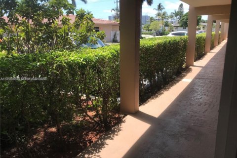 Condominio en alquiler en Hallandale Beach, Florida, 1 dormitorio, 74.32 m2 № 2017624 - foto 6