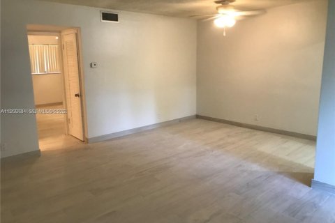 Condominio en alquiler en Hallandale Beach, Florida, 1 dormitorio, 74.32 m2 № 2017624 - foto 4