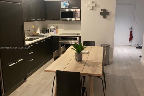 Снять в аренду квартиру в Майами, Флорида 1 спальня, 79.15м2, № 2003132 - фото 15