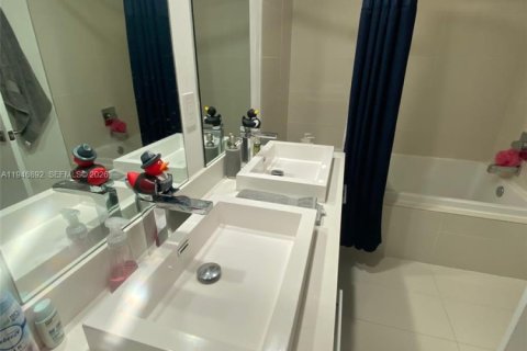 Снять в аренду квартиру в Майами, Флорида 1 спальня, 79.15м2, № 2003132 - фото 6