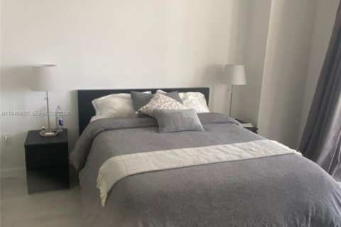 Снять в аренду квартиру в Майами, Флорида 1 спальня, 79.15м2, № 2003132 - фото 4