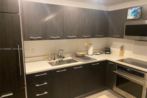 Снять в аренду квартиру в Майами, Флорида 1 спальня, 79.15м2, № 2003132 - фото 12