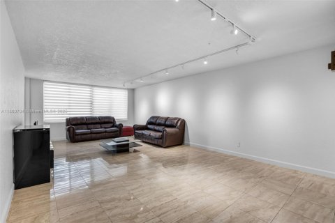 Copropriété à louer à Miami Beach, Floride: 1 chambre, 91.04 m2 № 1889093 - photo 5