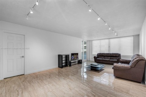 Copropriété à louer à Miami Beach, Floride: 1 chambre, 91.04 m2 № 1889093 - photo 6