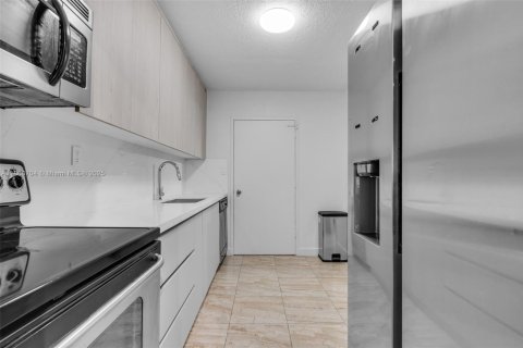 Copropriété à louer à Miami Beach, Floride: 1 chambre, 91.04 m2 № 1889093 - photo 11
