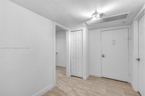 Copropriété à louer à Miami Beach, Floride: 1 chambre, 91.04 m2 № 1889093 - photo 21
