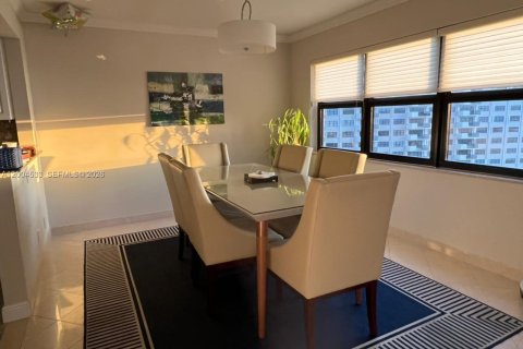 Condo in Lauderdale-by-the-Sea, Florida, 3 bedrooms  № 2068689 - photo 2