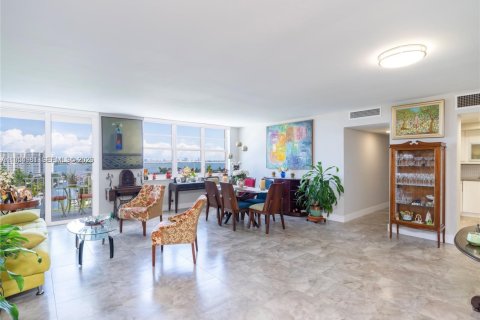 Condo in North Miami, Florida, 2 bedrooms  № 2011114 - photo 10