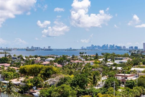 Condo in North Miami, Florida, 2 bedrooms  № 2011114 - photo 6