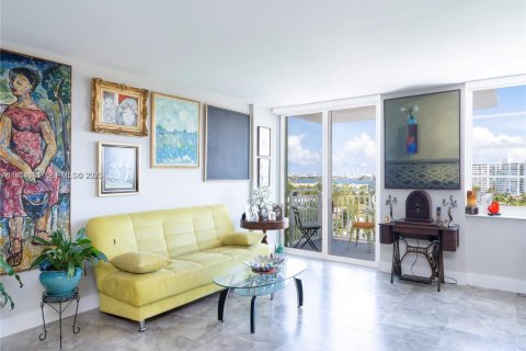 Condo in North Miami, Florida, 2 bedrooms  № 2011114 - photo 8