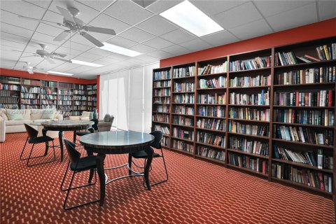 Condo in North Miami, Florida, 2 bedrooms  № 2011114 - photo 30