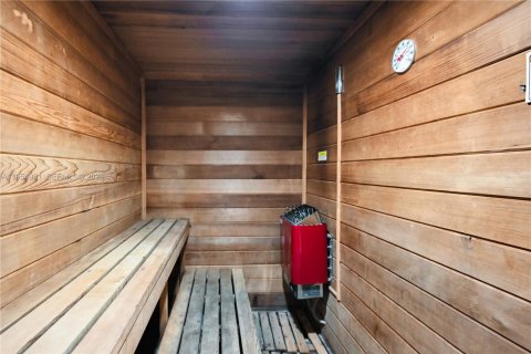 Condo in North Miami, Florida, 2 bedrooms  № 2011114 - photo 28